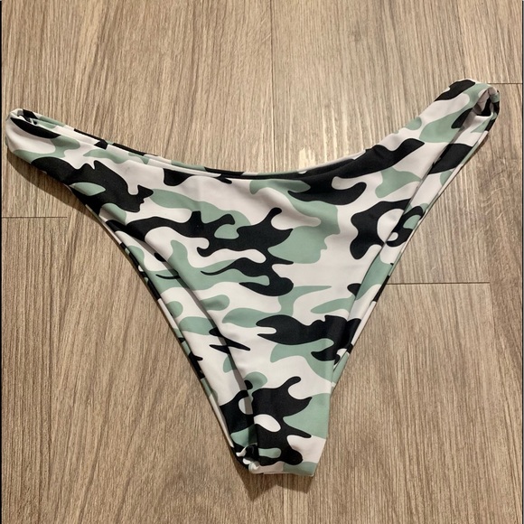 Camo Cheeky Bikini Bottom - Picture 2 of 3